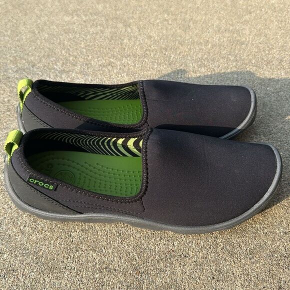 Women’s Croc Slip Ons. Black sz 7 - Picture 3 of 5